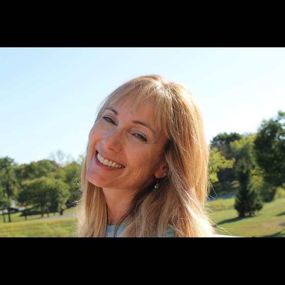 Meet your Posher, Phyllis - Picture 2 of 3